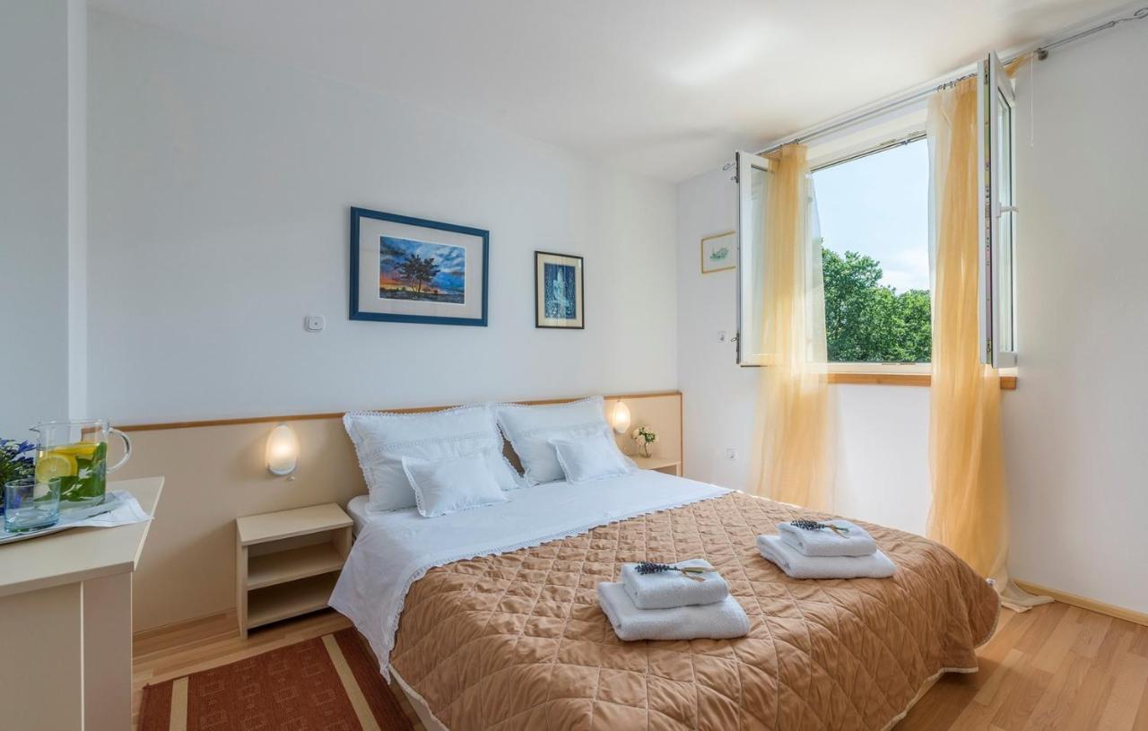 Apartman Nensi *
